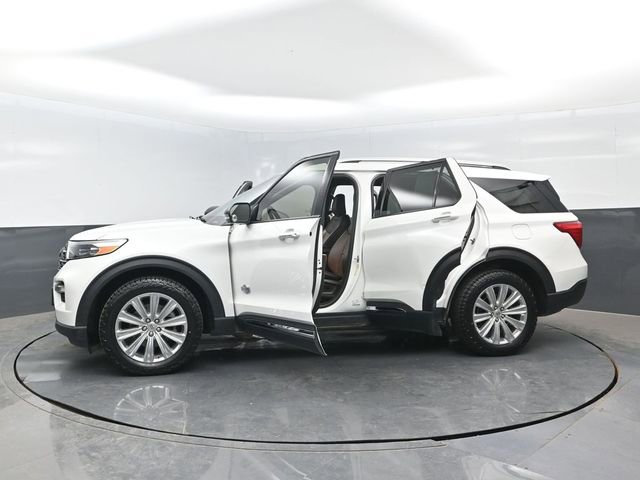 Certified 2023 Ford Explorer King Ranch w/ Technology Package AWD/4WD image 31