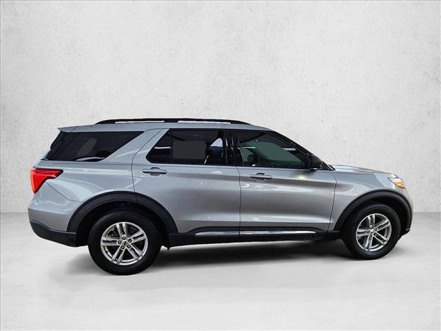 Certified 2023 Ford Explorer XLT RWD image 4