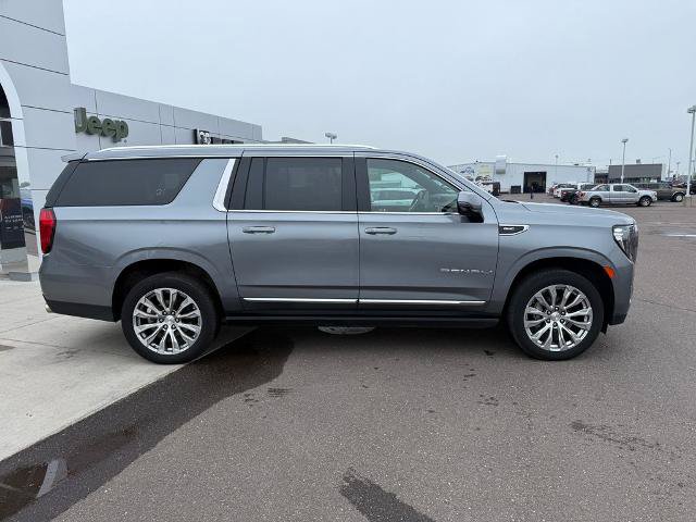 Used 2021 GMC Yukon XL Denali w/ Denali Premium Package AWD/4WD image 8