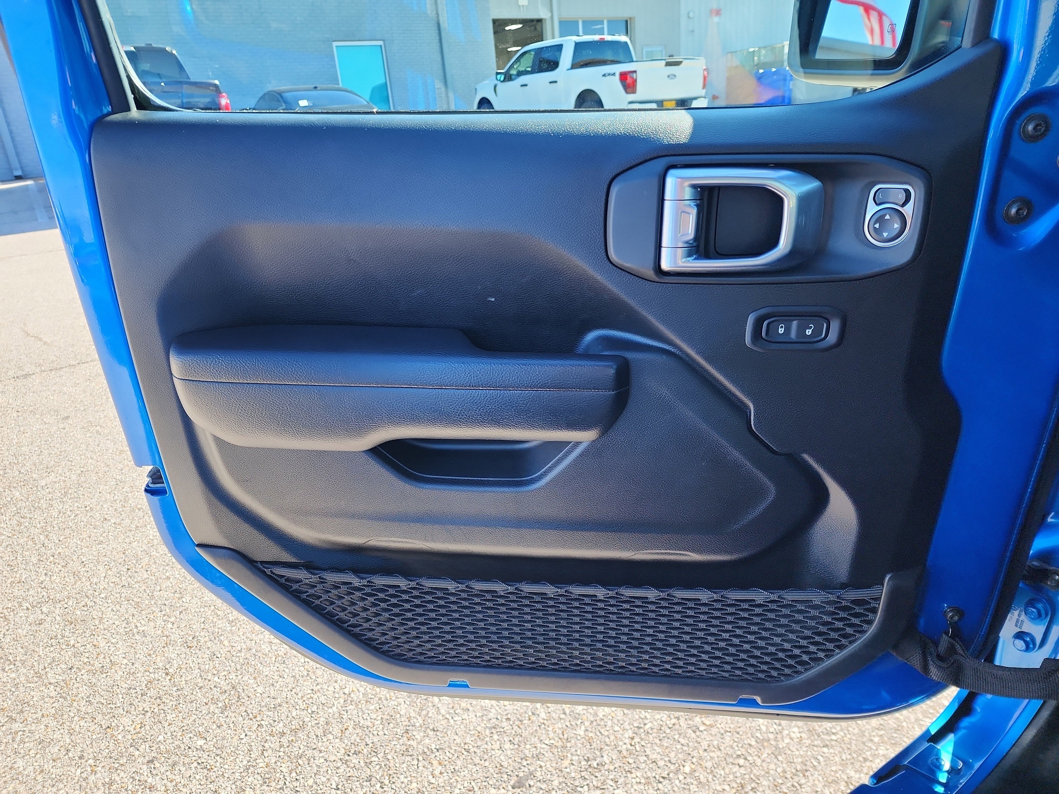 Used 2024 Jeep Wrangler Rubicon image 17