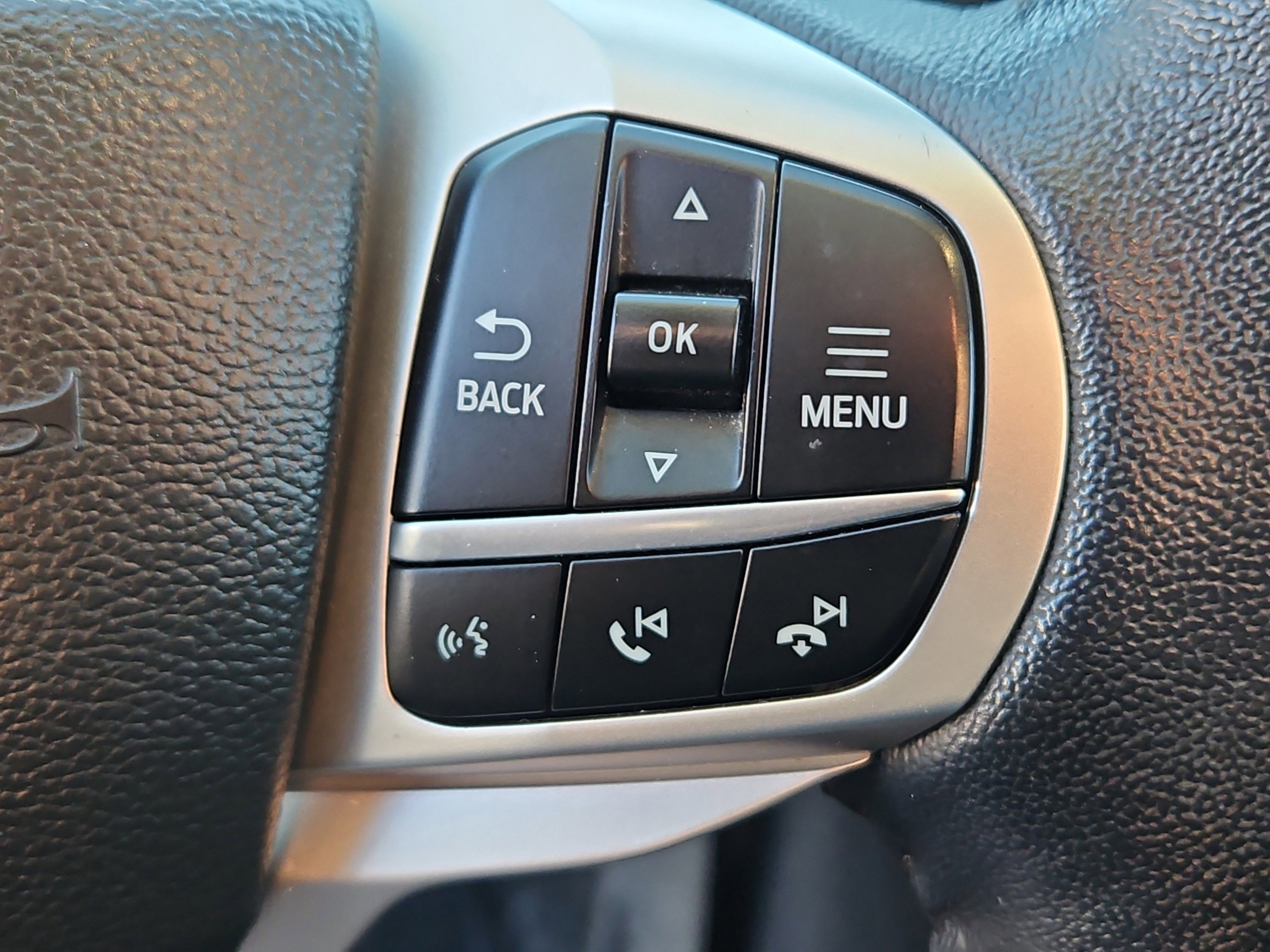 Certified 2022 Ford Explorer XLT w/ Equipment Group 202A image 25