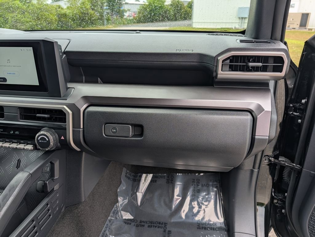 Used 2025 Toyota 4Runner SR5 AWD/4WD image 23