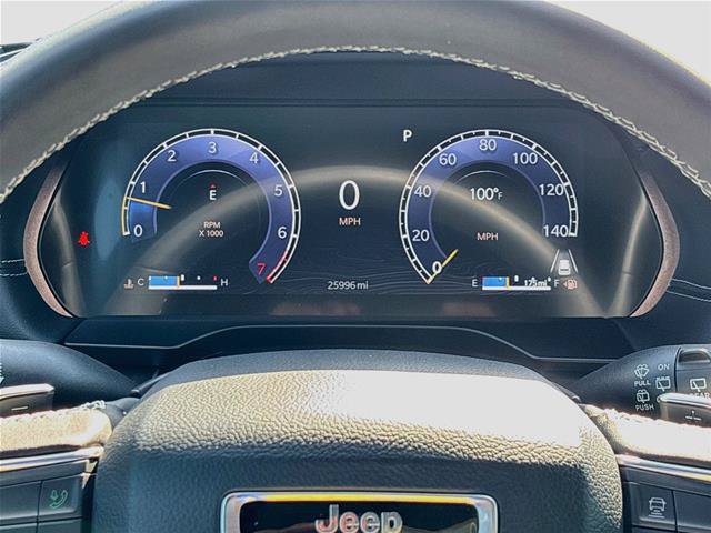Used 2025 Jeep Grand Cherokee Altitude RWD image 13