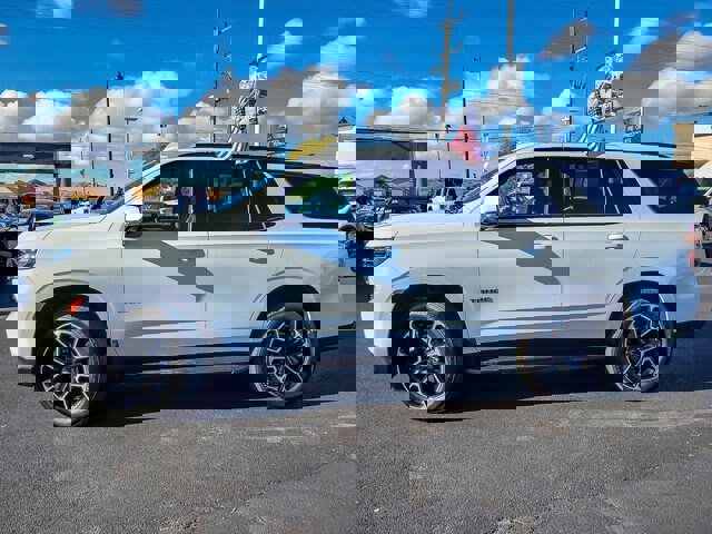 Used 2024 Chevrolet Tahoe RST w/ Luxury Package image 2