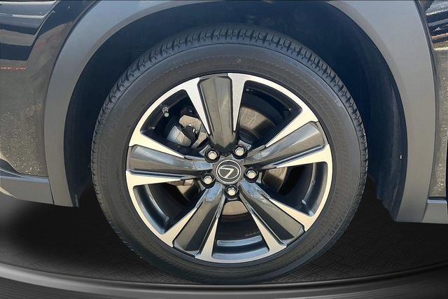Used 2019 Lexus UX 200 w/ Premium Package FWD image 9