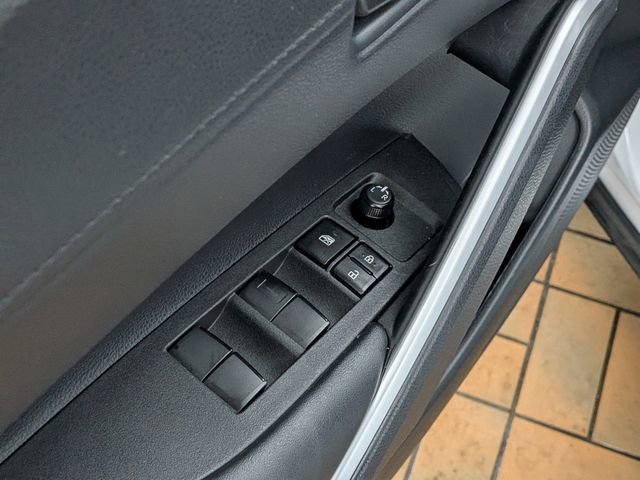 Used 2024 Toyota Corolla Cross LE image 14