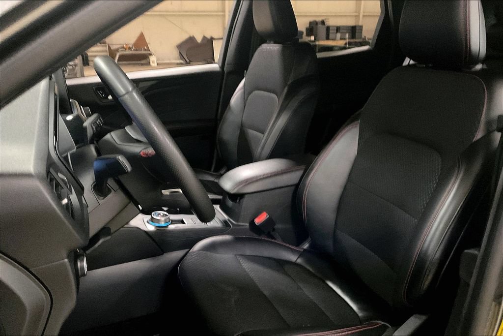 Certified 2025 Ford Escape ST-Line AWD/4WD image 23