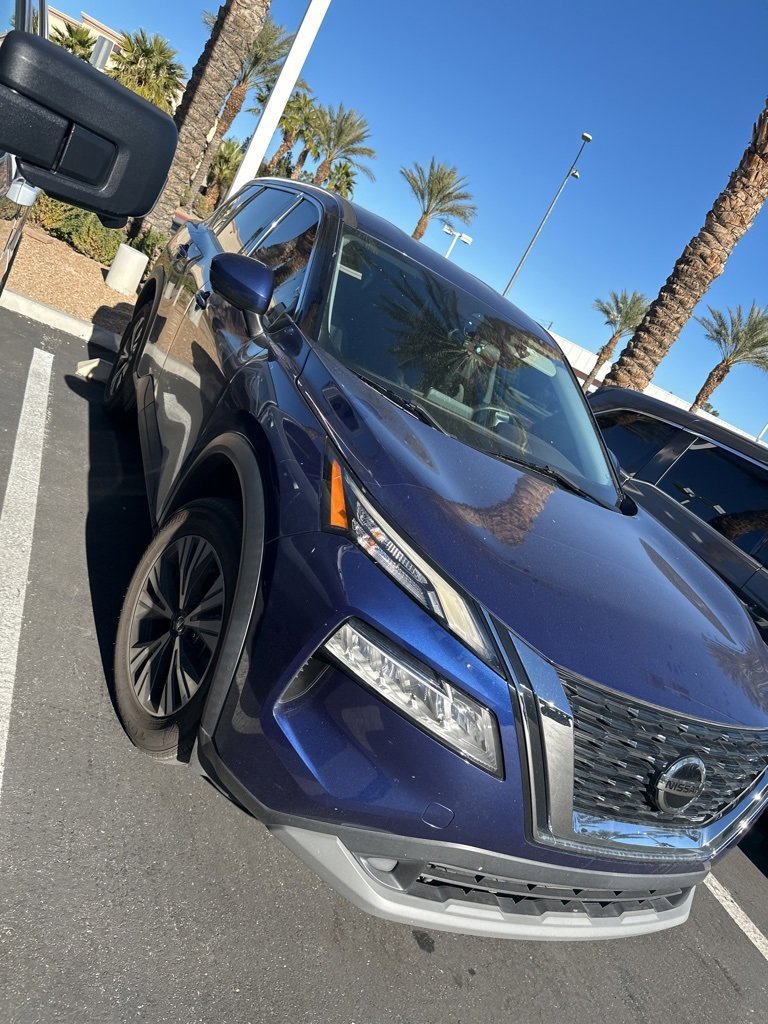 Used 2021 Nissan Rogue SV image 1