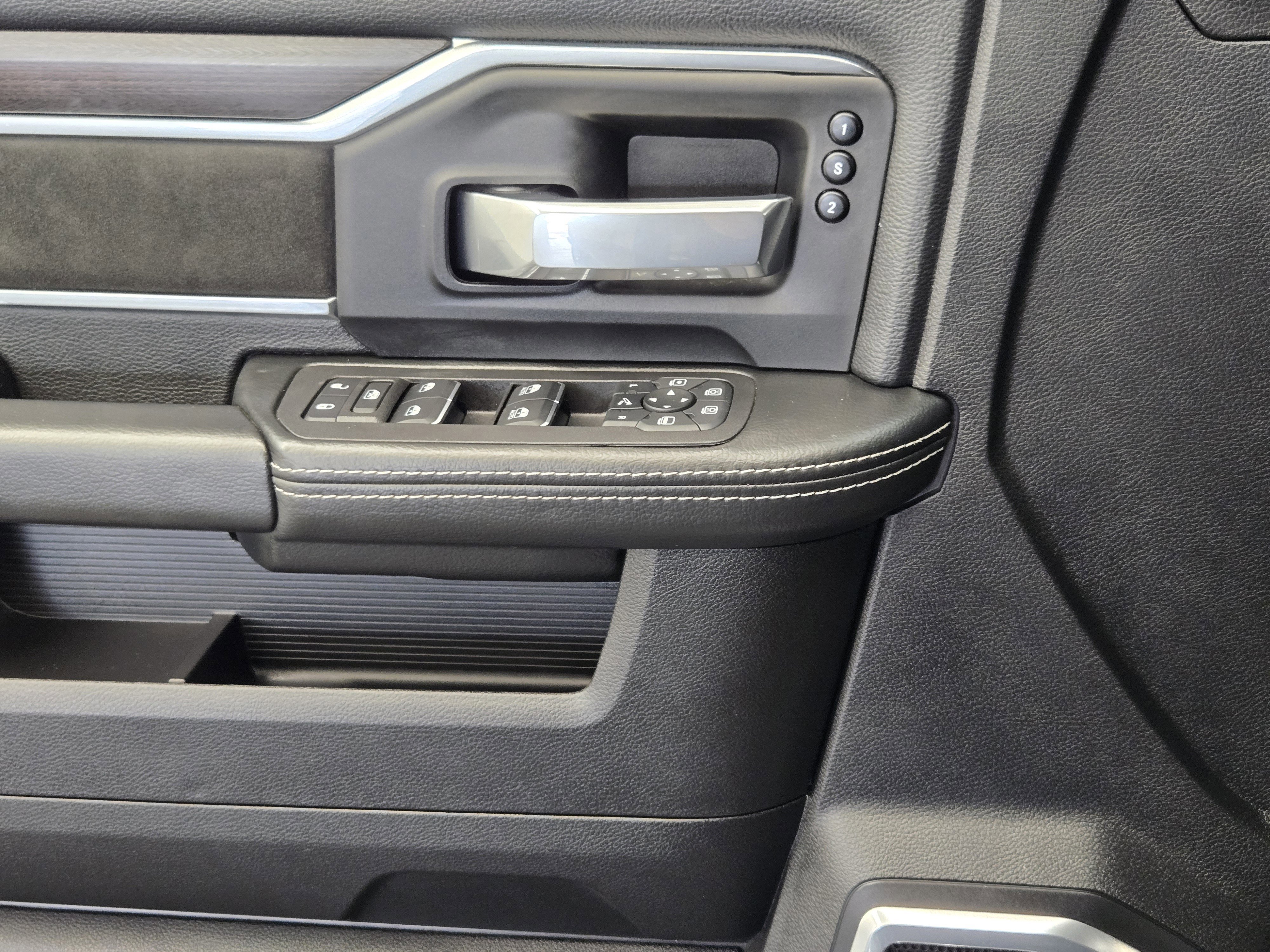 Used 2025 RAM 2500 Laramie AWD/4WD image 24
