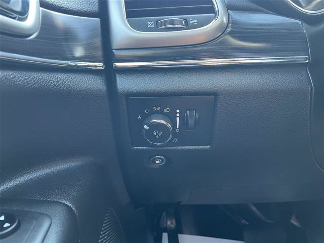 Used 2020 Jeep Grand Cherokee Limited AWD/4WD image 16