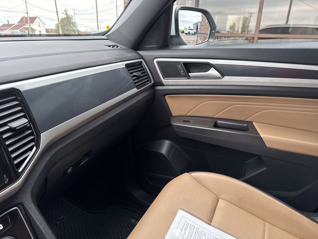 Used 2022 Volkswagen Atlas Cross Sport SE image 36