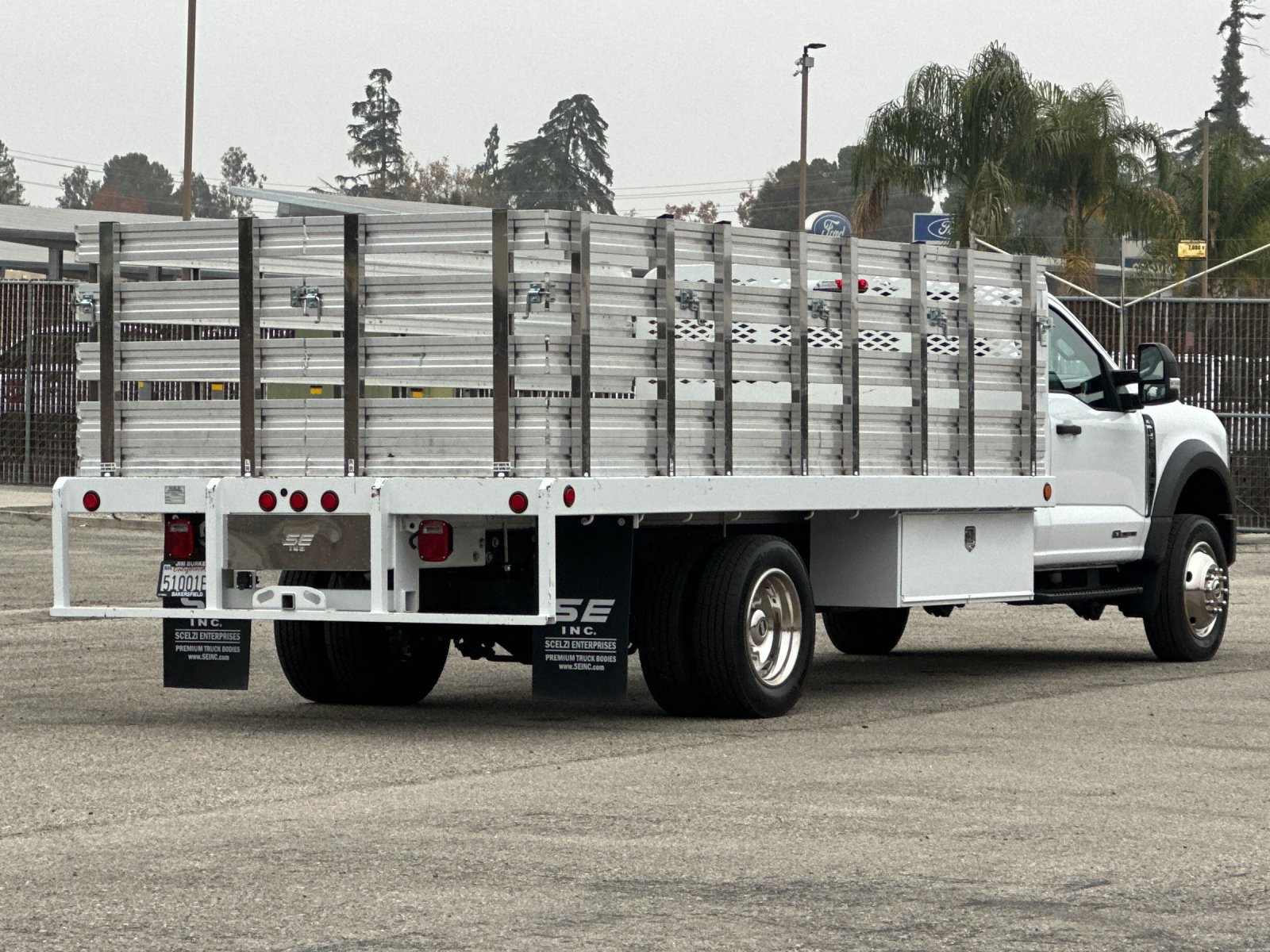 Certified 2024 Ford F550 2WD Regular Cab Super Duty image 4