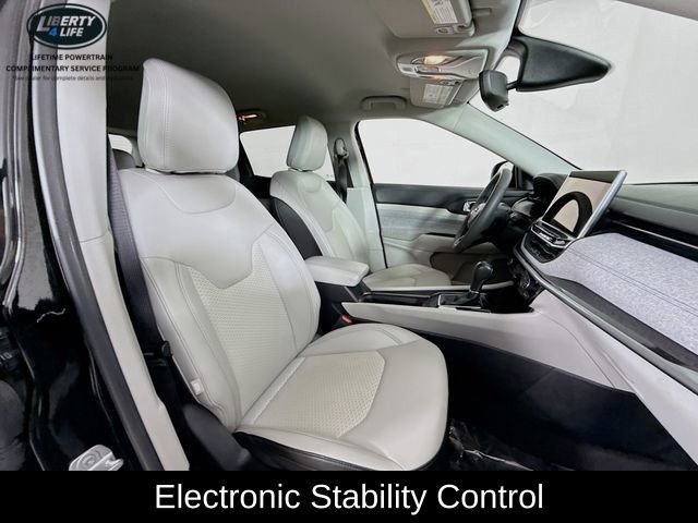 Used 2022 Jeep Compass Latitude FWD image 26