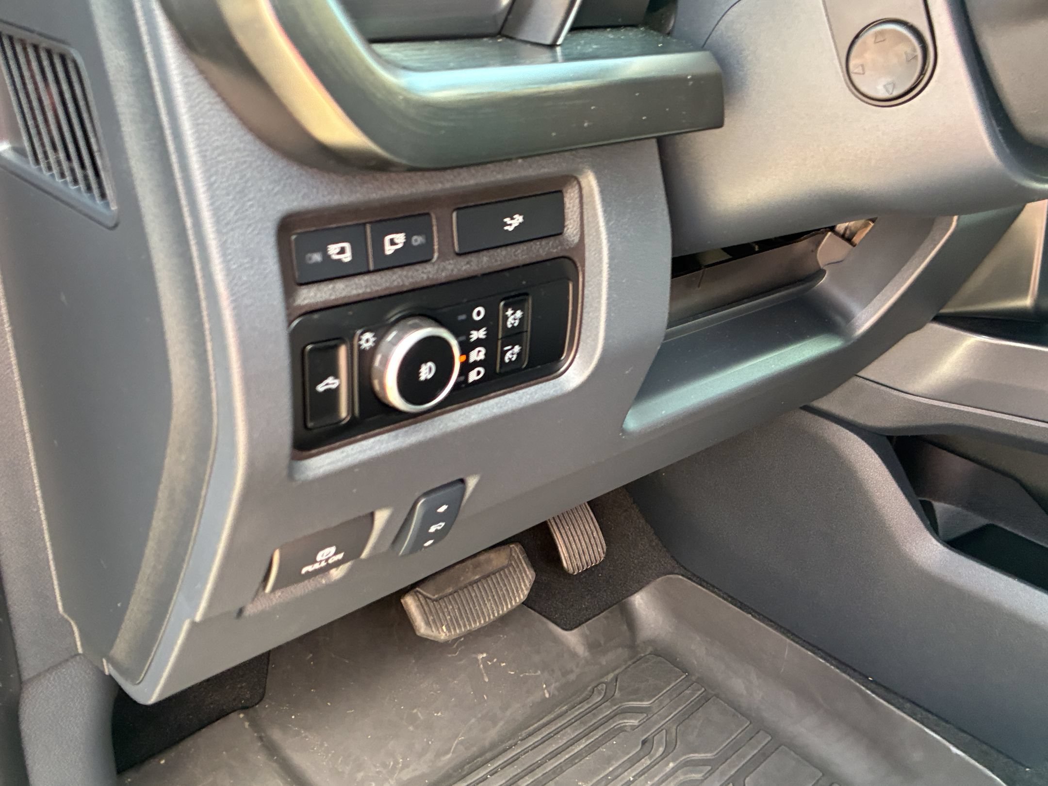 Certified 2024 Ford F250 Lariat w/ Lariat Ultimate Package AWD/4WD image 18