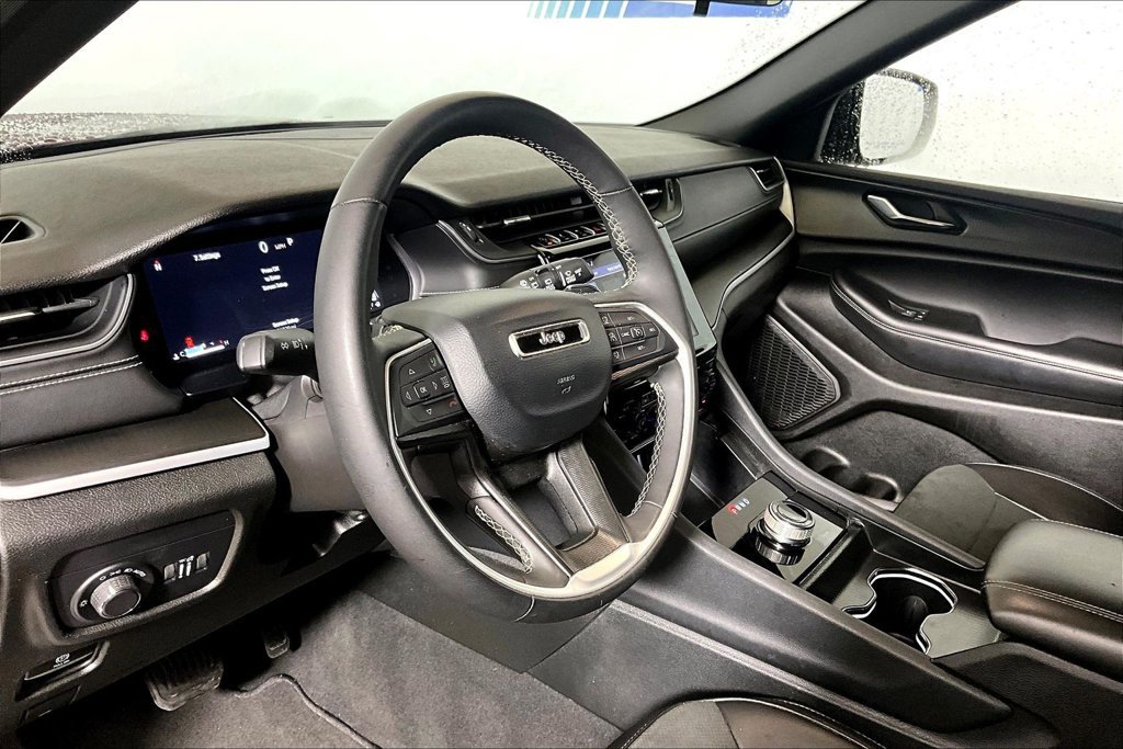 Used 2025 Jeep Grand Cherokee Altitude AWD/4WD image 10