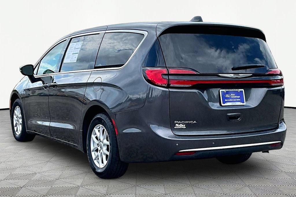 Used 2023 Chrysler Pacifica Touring-L FWD image 13