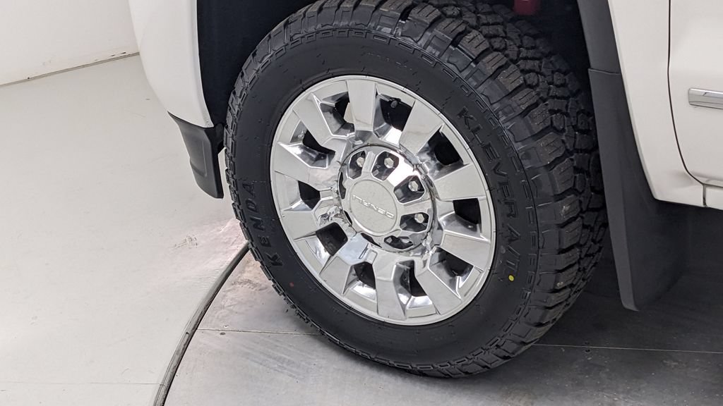 Used 2019 GMC Sierra 2500 Denali w/ Suspension Package, Off-Road AWD/4WD image 5