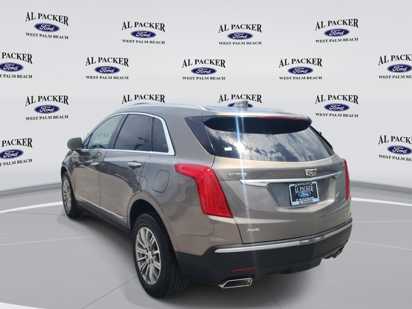 Used 2017 Cadillac XT5 Luxury w/ Driver Awareness Package AWD/4WD image 3