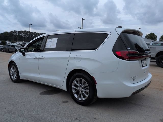 Used 2026 Chrysler Pacifica Limited FWD image 7