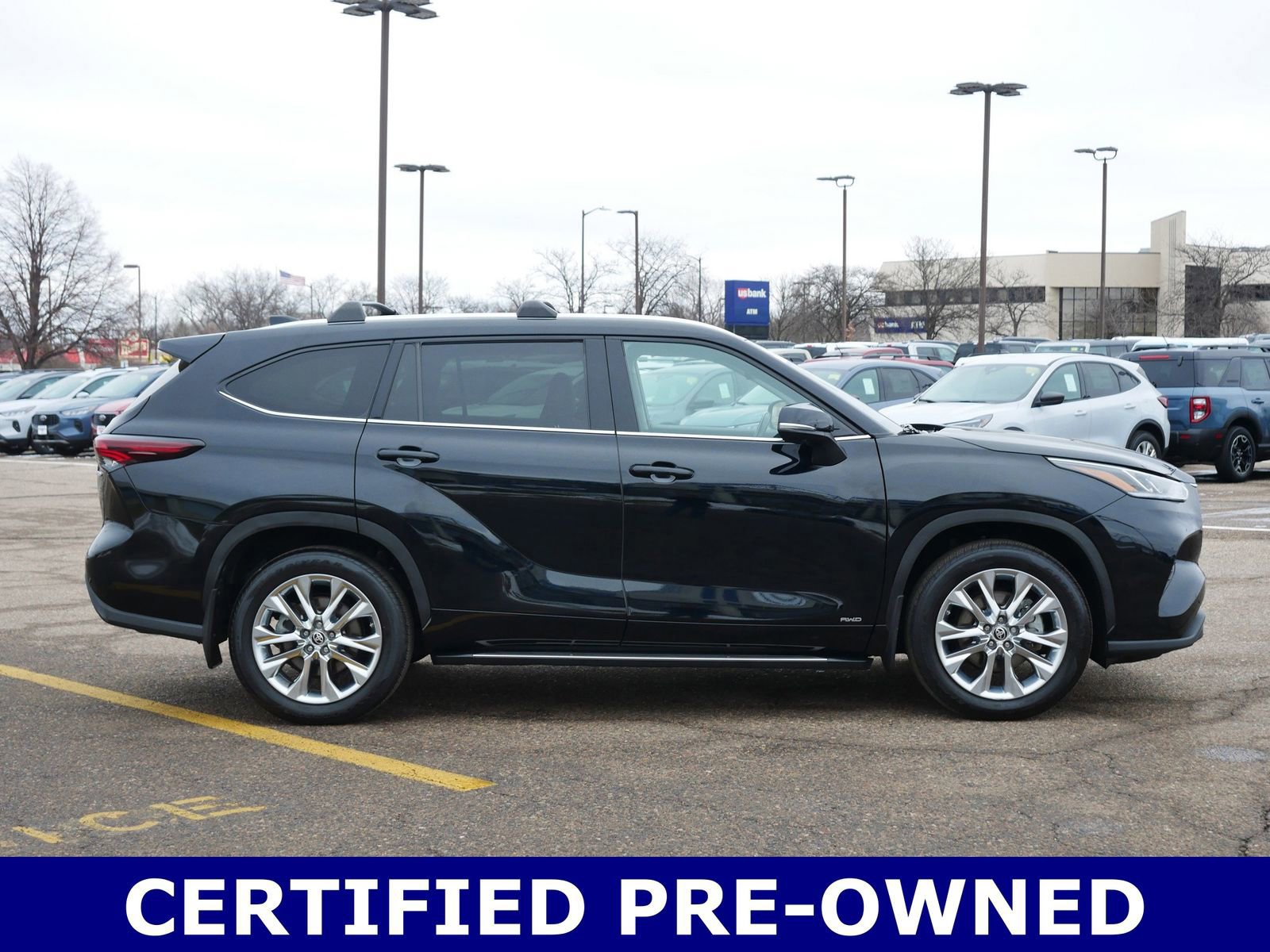 Used 2024 Toyota Highlander Limited image 2