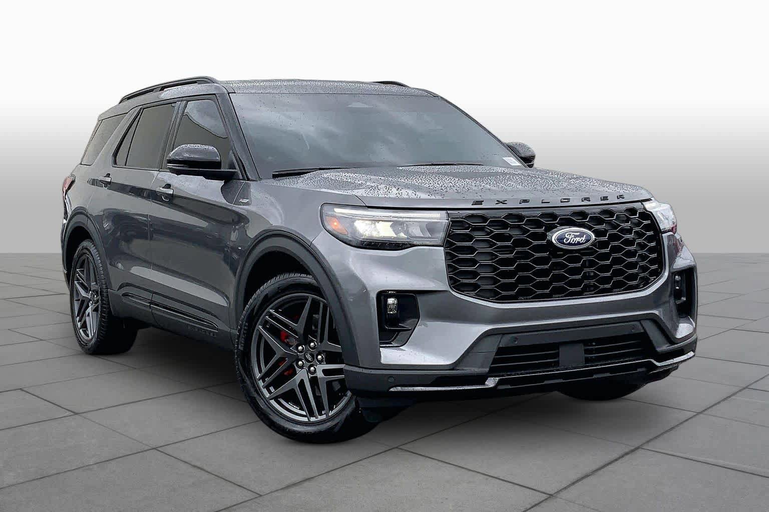 Certified 2025 Ford Explorer ST-Line w/ Premium Package RWD image 3