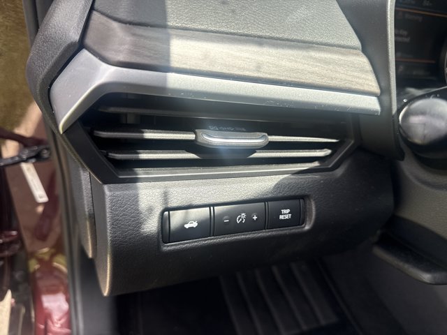 Used 2025 Nissan Altima 2.5 SV FWD image 13