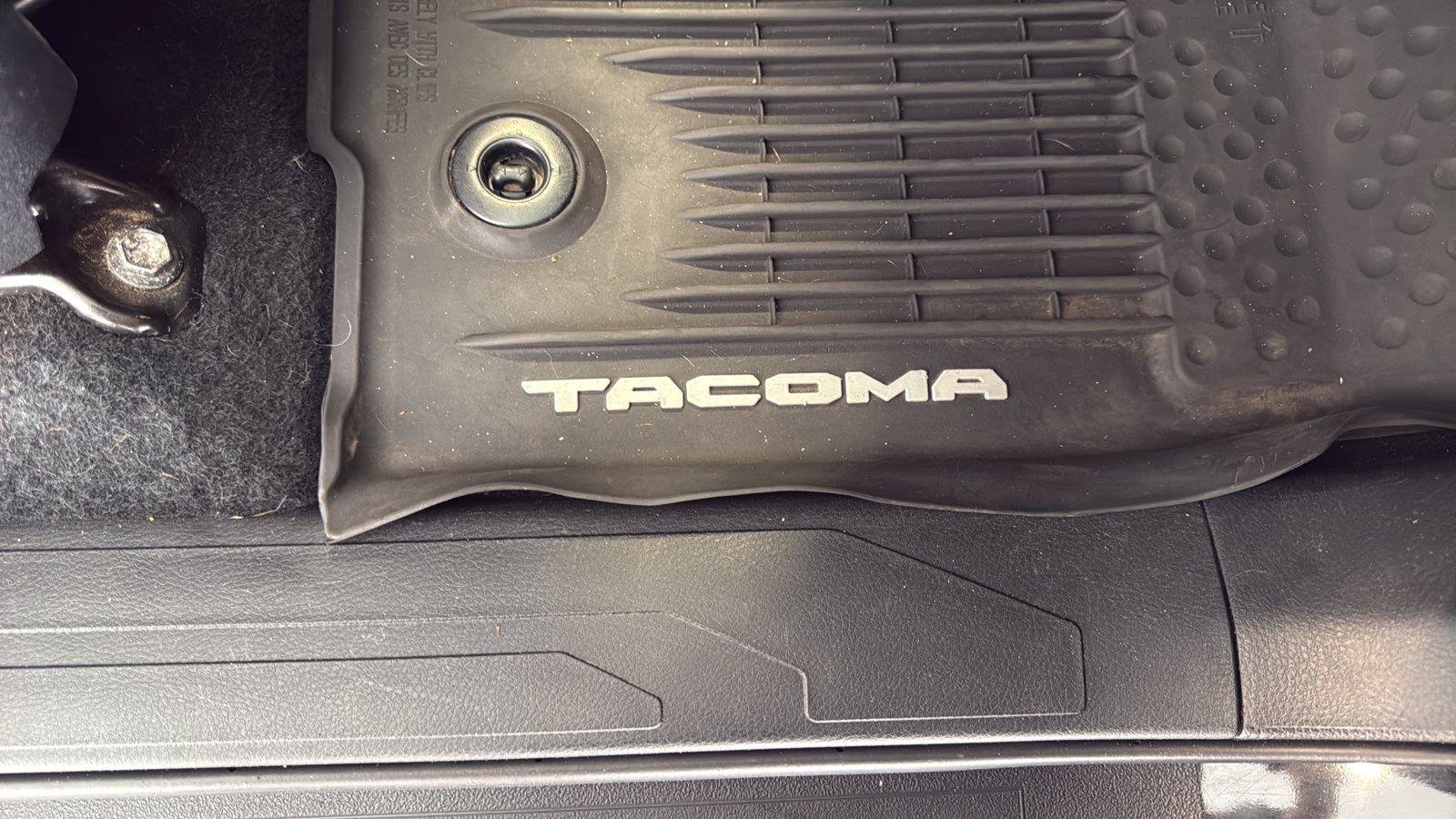 Used 2020 Toyota Tacoma SR5 AWD/4WD image 27