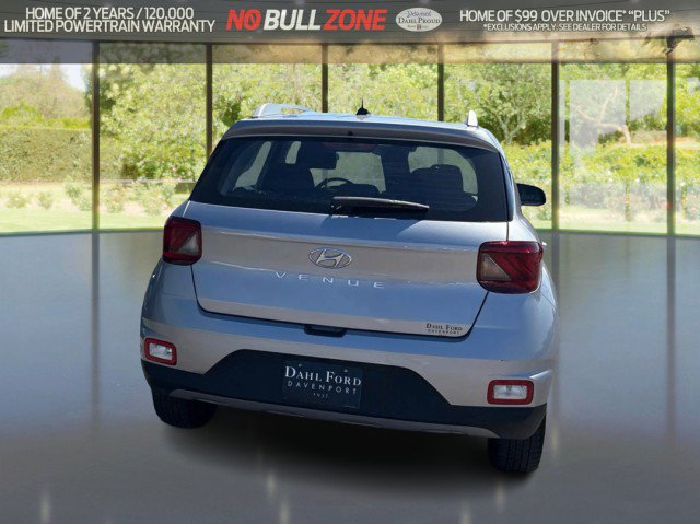 Used 2025 Hyundai Venue SEL FWD image 4