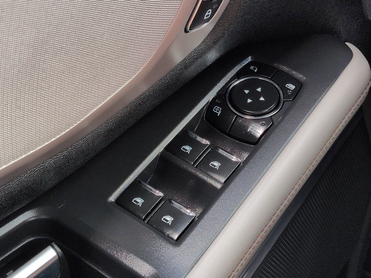 Certified 2025 Ford Expedition Active image 23