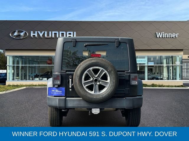 Used 2018 Jeep Wrangler Unlimited Sport w/ Connectivity Group AWD/4WD image 3