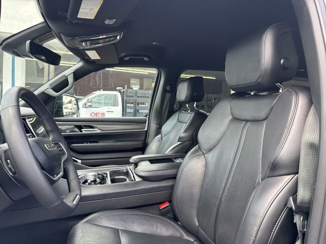 Used 2024 Jeep Wagoneer L Series II w/ Flexible Seating Group image 10