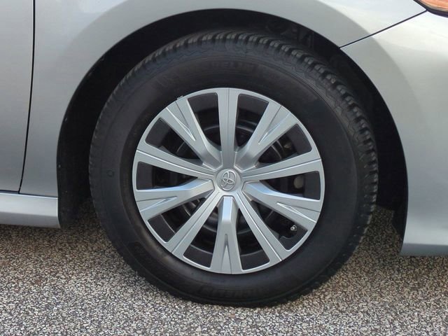 Used 2020 Toyota Camry LE image 11