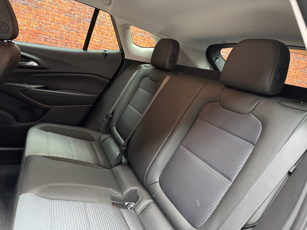 Used 2024 Chevrolet Trax LT w/ LT Convenience Package image 28