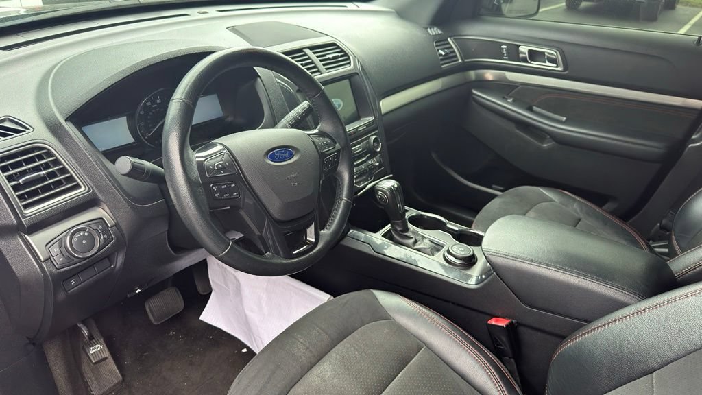 Certified 2018 Ford Explorer XLT w/ Equipment Group 202A AWD/4WD image 9