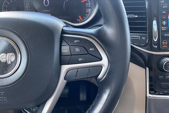 Used 2022 Jeep Grand Cherokee Laredo E AWD/4WD image 17