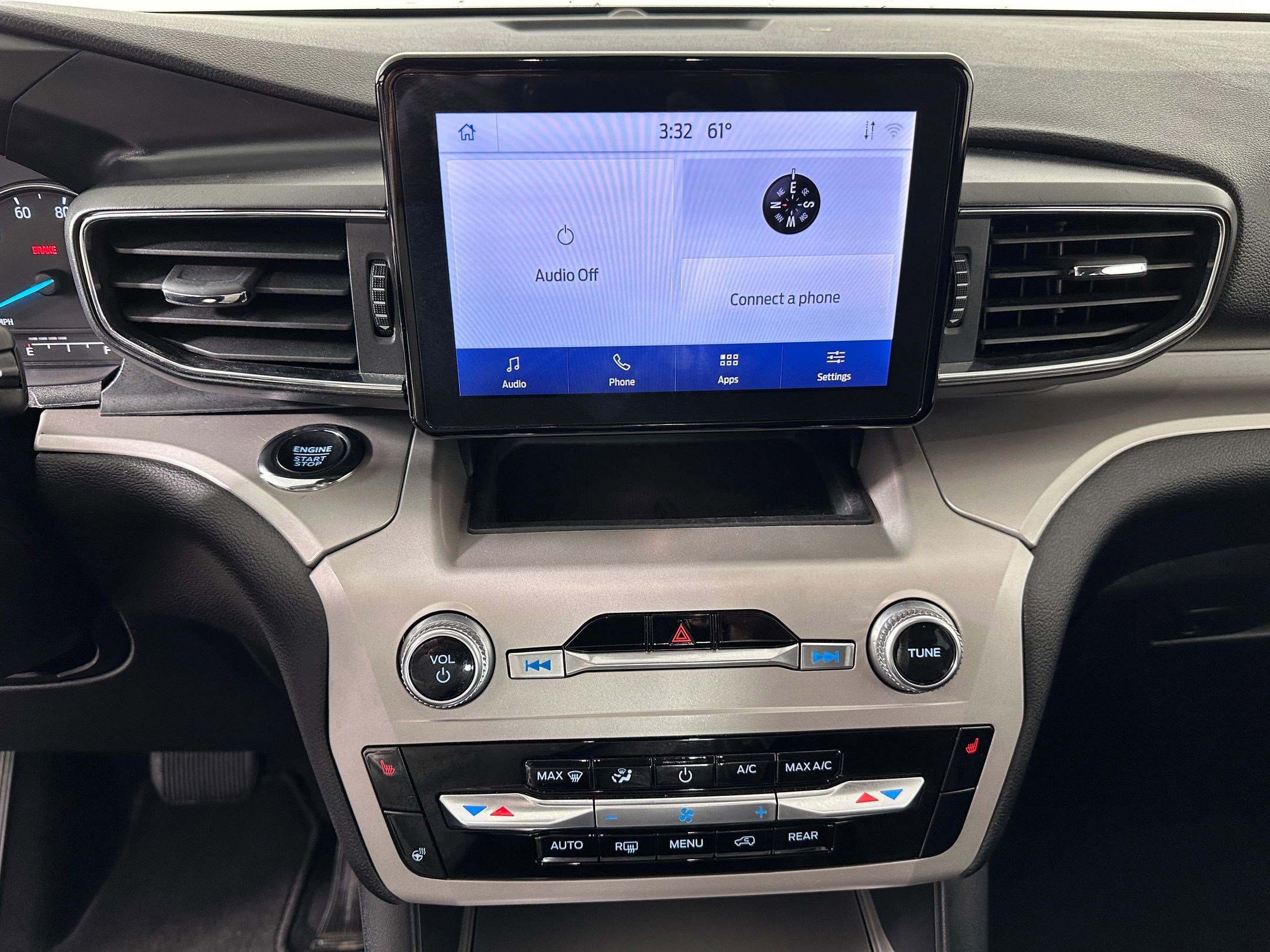 Certified 2024 Ford Explorer XLT w/ Equipment Group 202A image 26