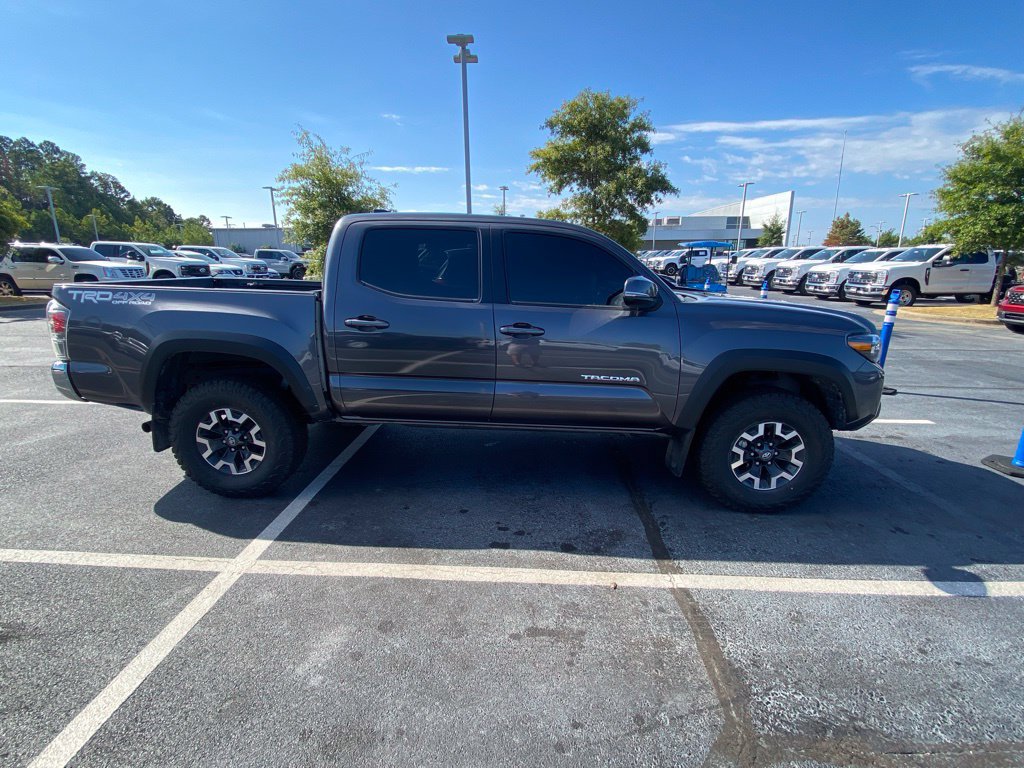 Used 2022 Toyota Tacoma TRD Off-Road AWD/4WD image 9