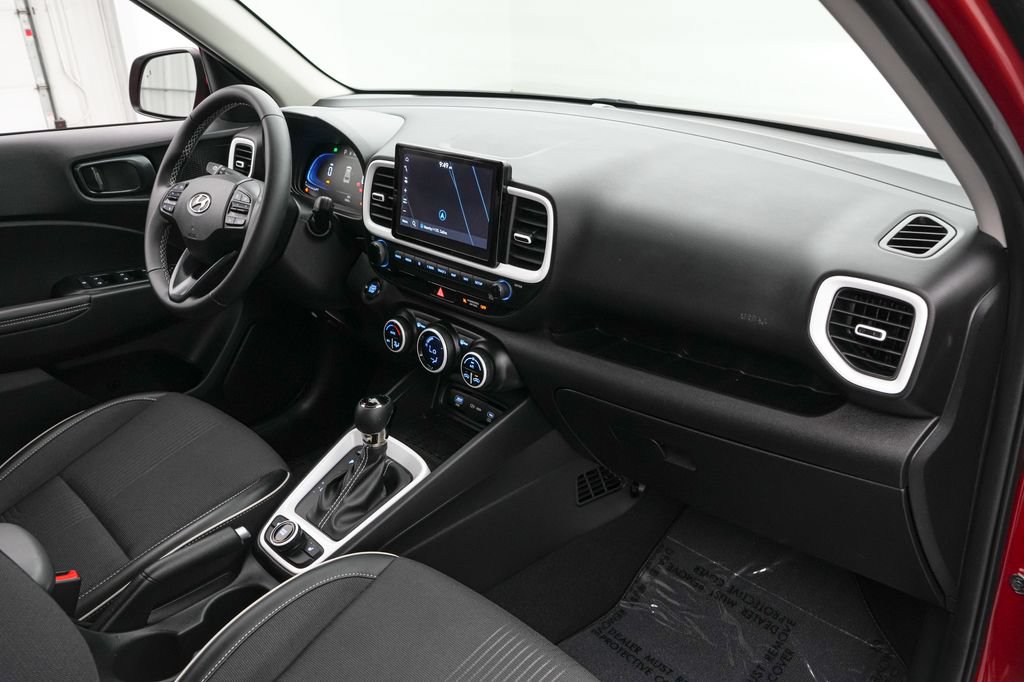Used 2025 Hyundai Venue Limited FWD image 23