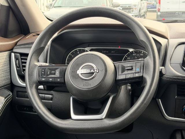 Used 2023 Nissan Rogue SV AWD/4WD image 17