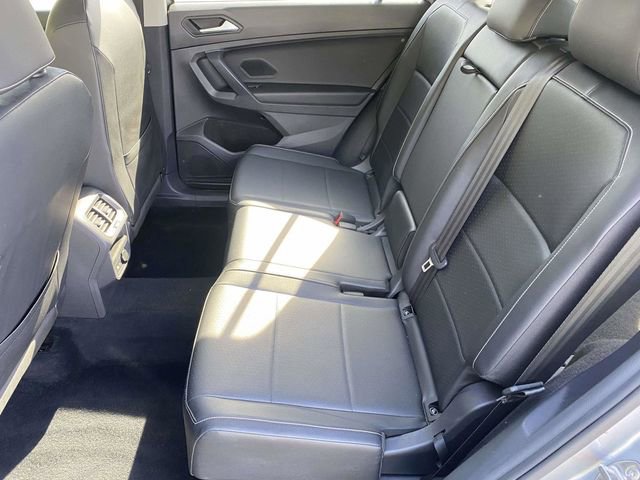 Used 2021 Volkswagen Tiguan SE AWD/4WD image 17