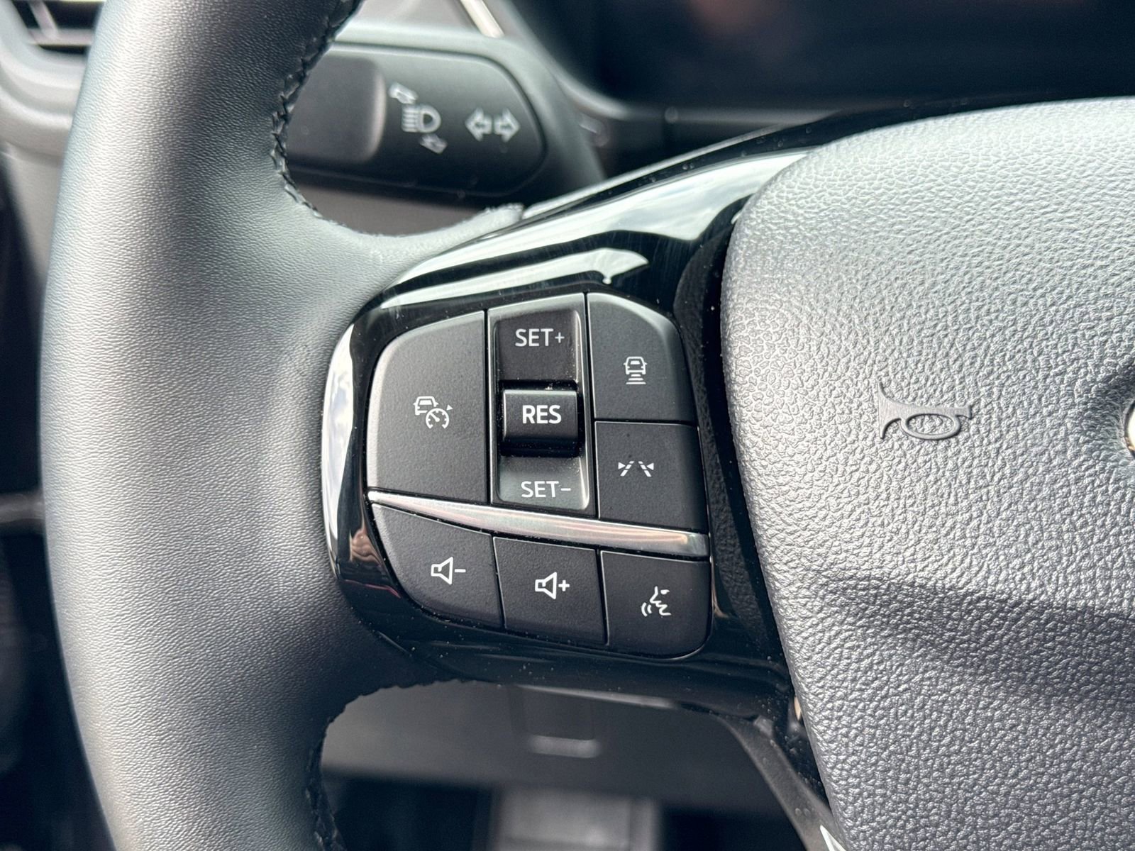 Certified 2025 Ford Escape Platinum image 22