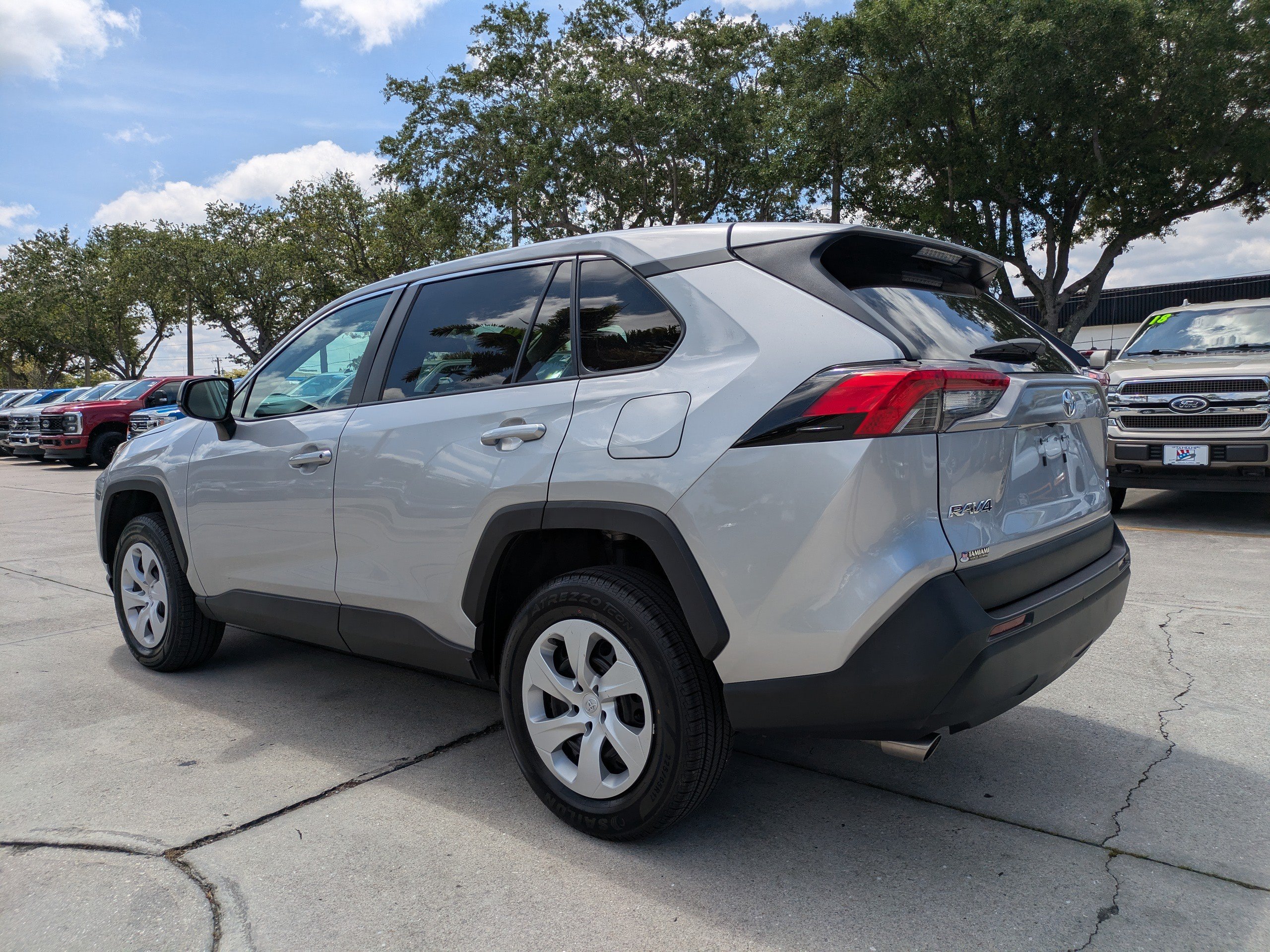 Used 2024 Toyota RAV4 LE AWD/4WD image 6