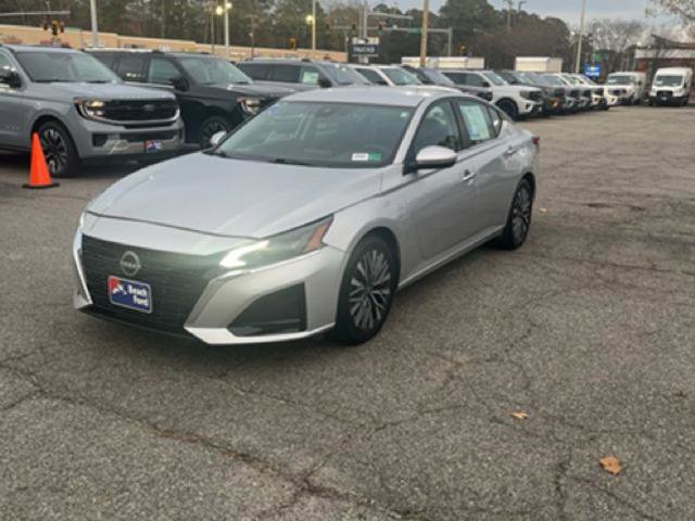 Used 2023 Nissan Altima 2.5 SV image 1
