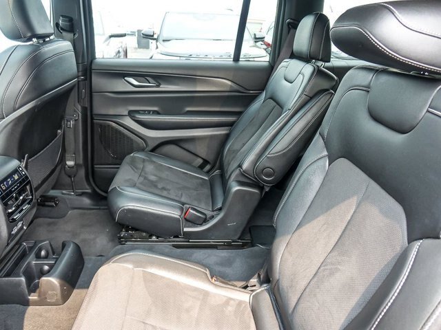 Used 2024 Jeep Grand Cherokee L Altitude AWD/4WD image 18