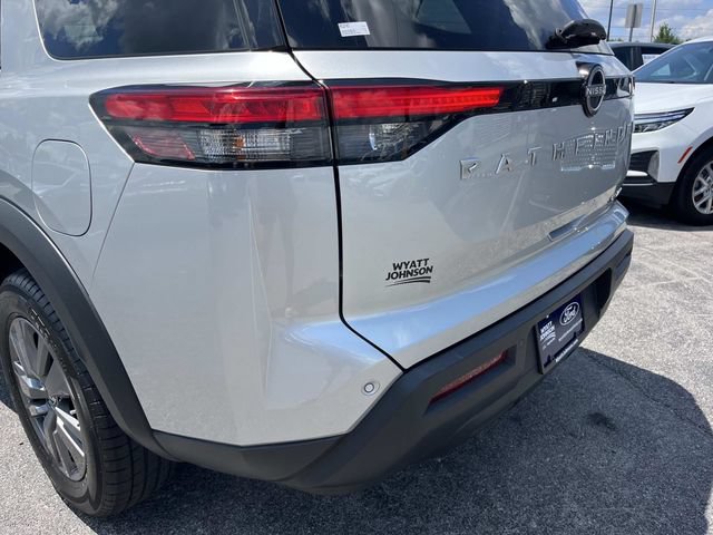 Used 2024 Nissan Pathfinder SV AWD/4WD image 12