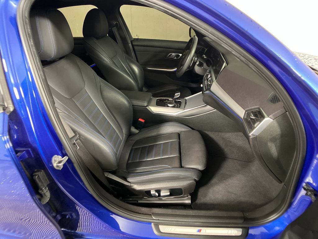 Used 2022 BMW 330i Sedan w/ M Sport Package image 11