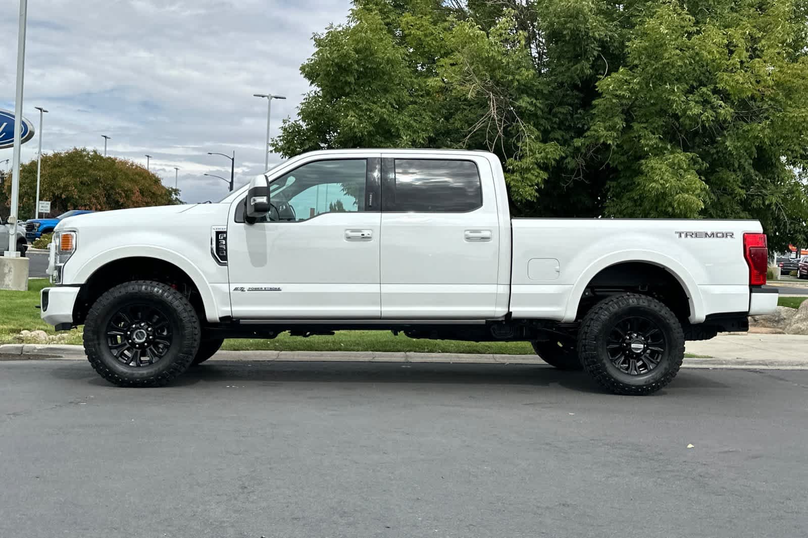 Certified 2022 Ford F350 Lariat w/ Tremor Off-Road Package AWD/4WD image 5