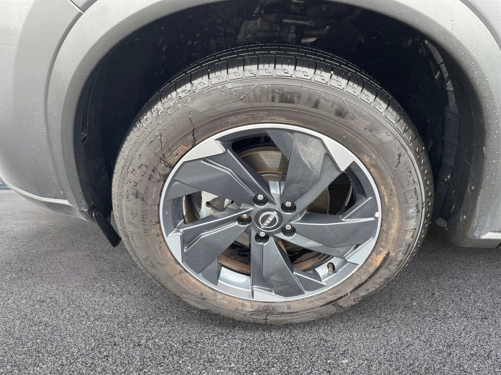 Used 2025 Nissan Rogue SV AWD/4WD image 12