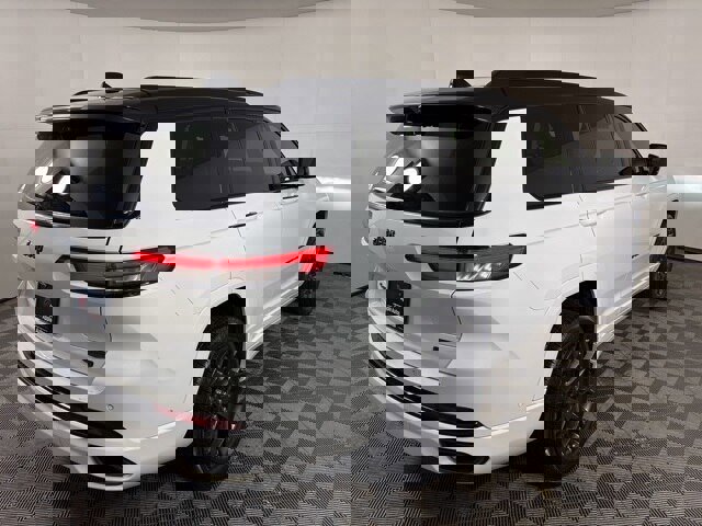 Used 2023 Jeep Grand Cherokee L Summit w/ Advanced Protech Group IV image 4