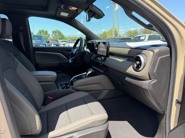 Used 2024 Chevrolet Colorado ZR2 w/ Technology Package AWD/4WD image 26